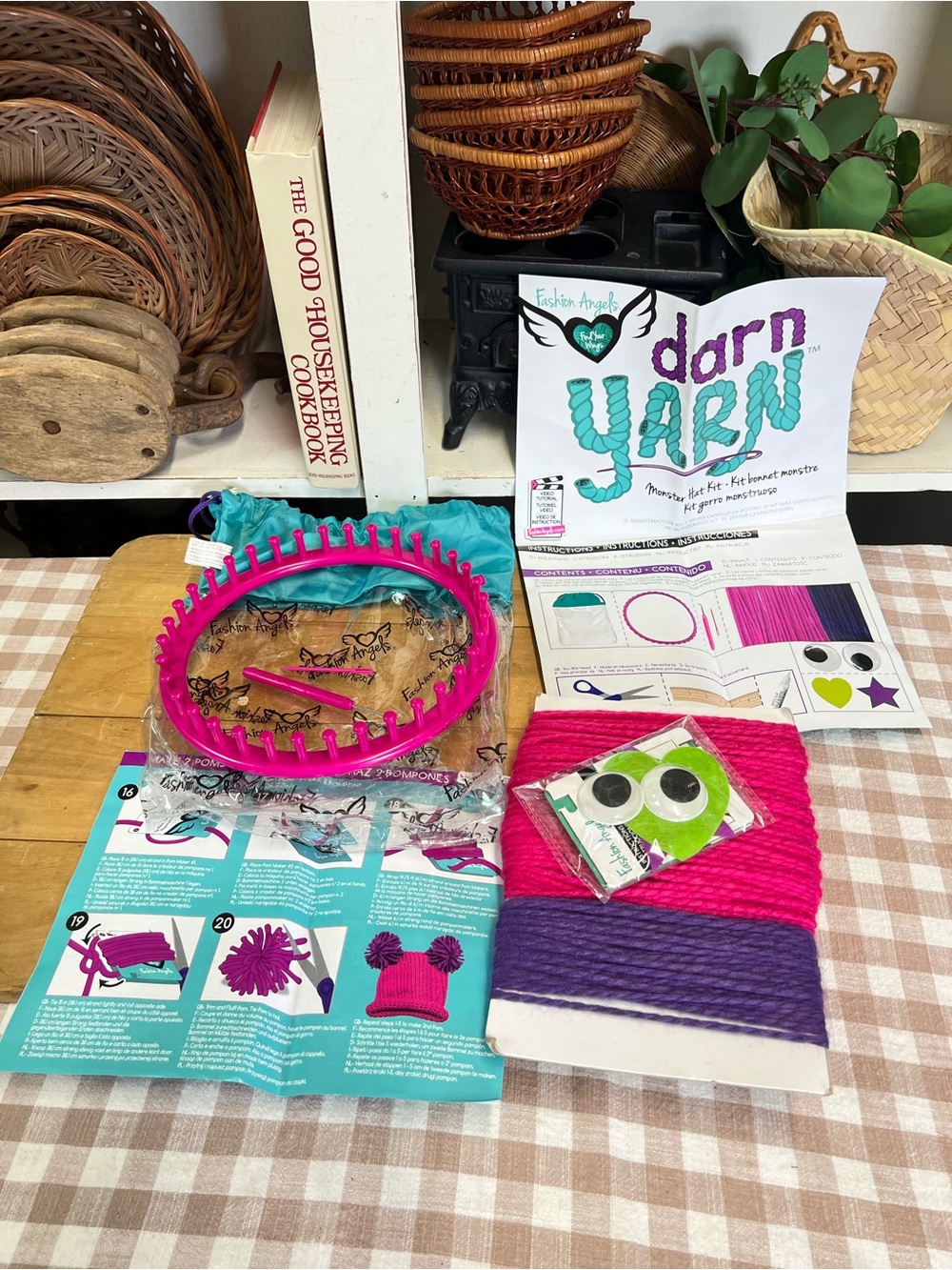 Fashion angels darn yarn kit